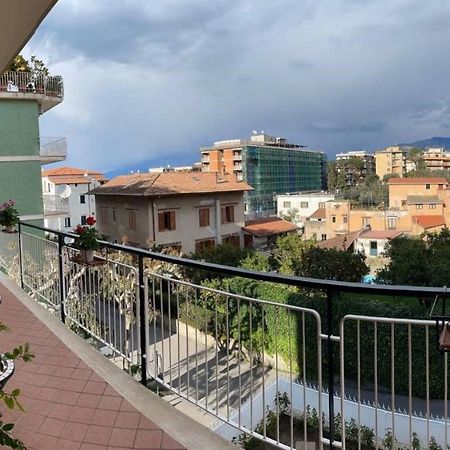 A Casa E' Mamma Apartment Соренто Екстериор снимка