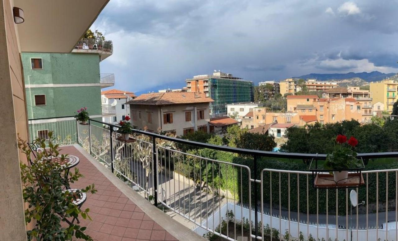 A Casa E' Mamma Apartment Соренто Екстериор снимка
