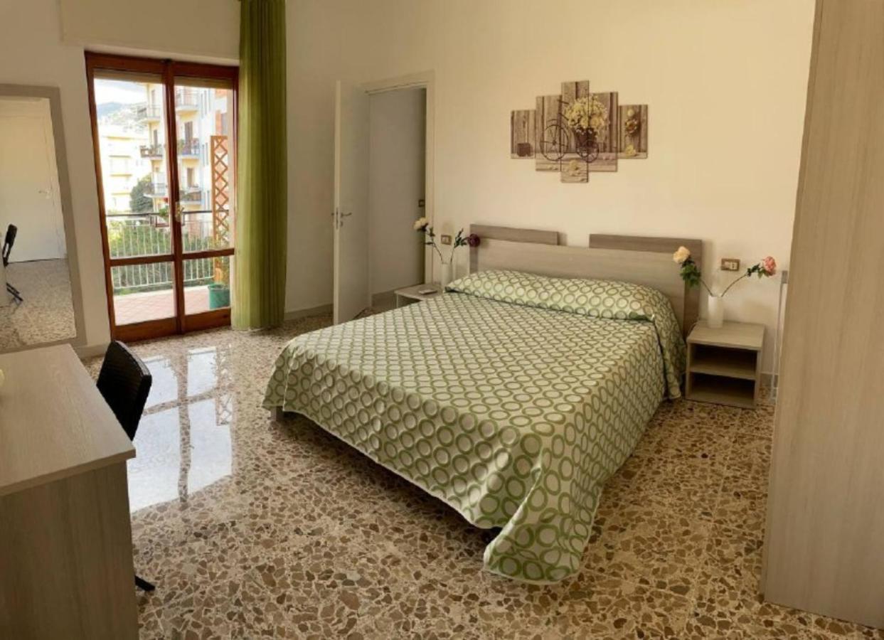 A Casa E' Mamma Apartment Соренто Екстериор снимка